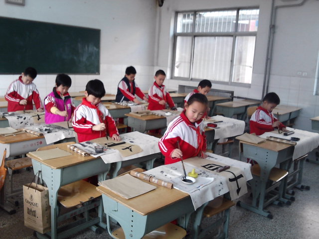 名校介绍墨香四溢    传承文化————山东省济南济微中学书法教育掠影